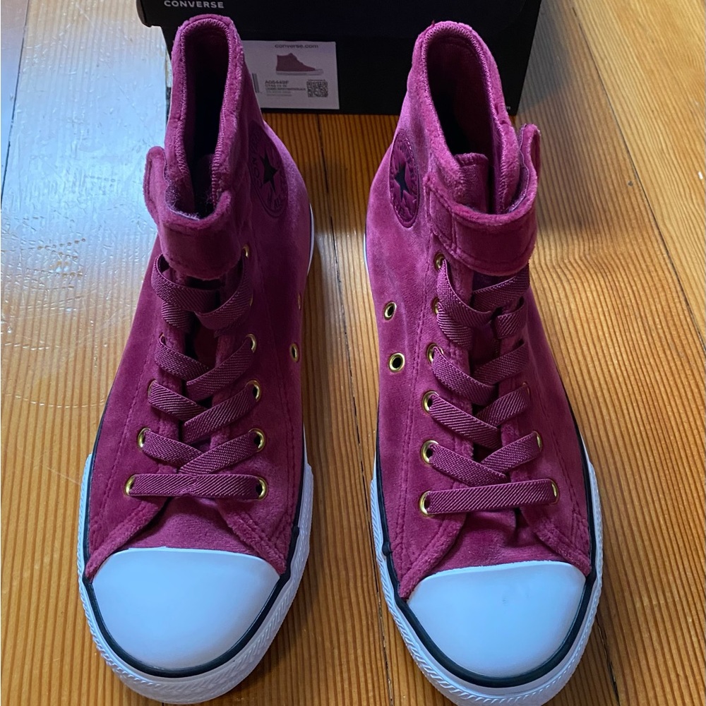 Chuck Taylor All Star Easy On Velvet Girls Size 2.5